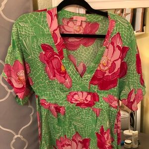 Lilly Pulitzer v neck  tie shirt